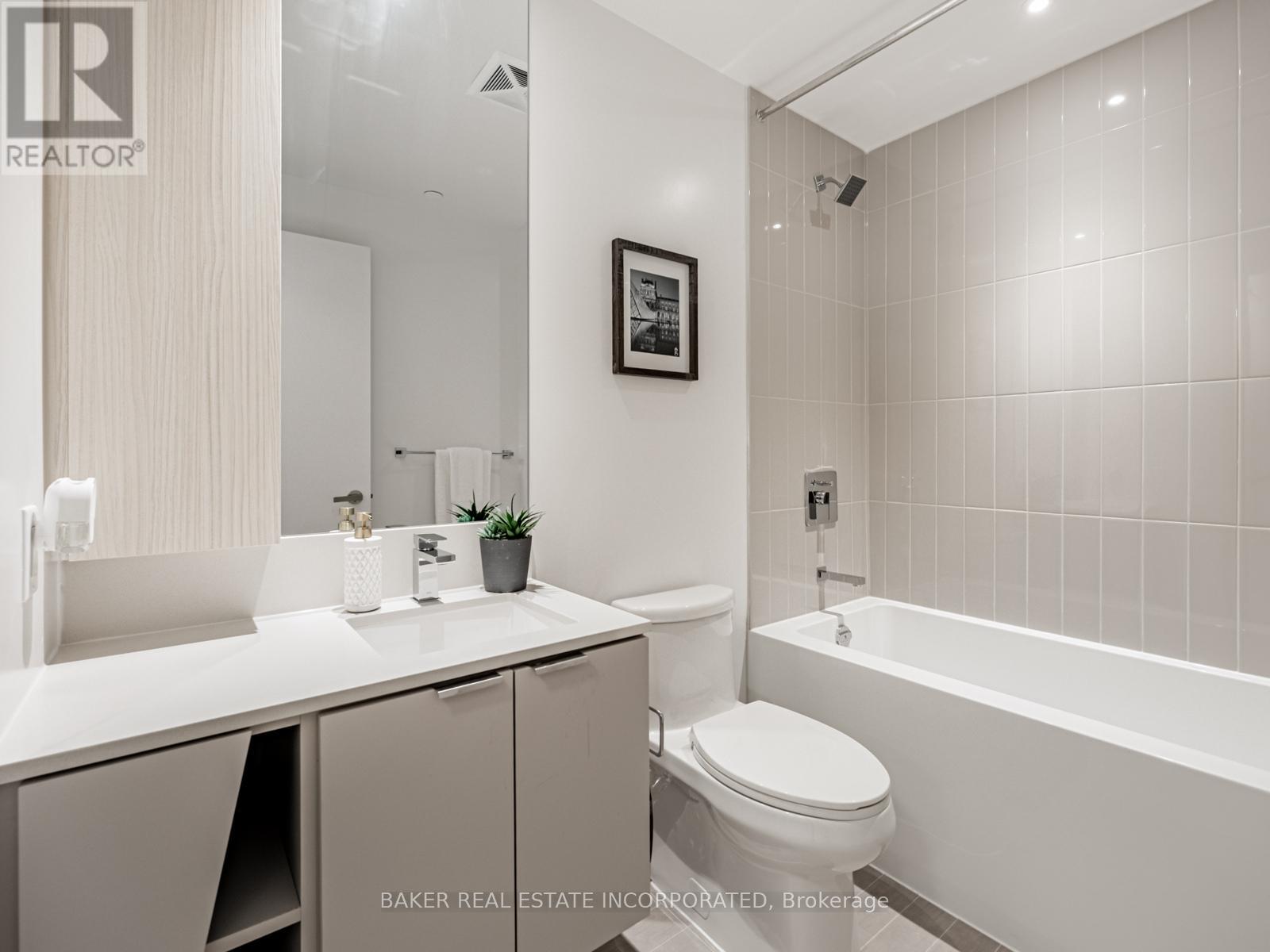 Photo 25 of 407 Webb Drive, Mississauga ON