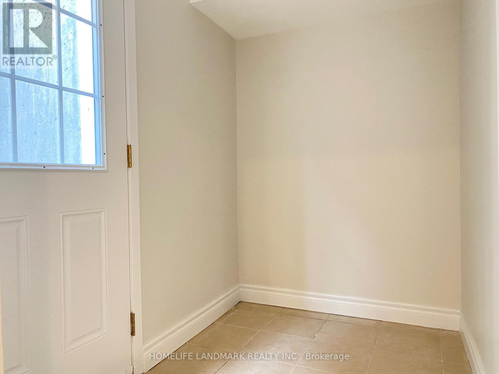 Photo 11 of Bsmt 55 Leacock Crescent, Toronto ON