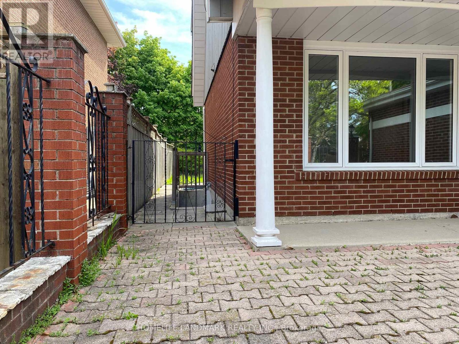 Photo 9 of Bsmt 55 Leacock Crescent, Toronto ON