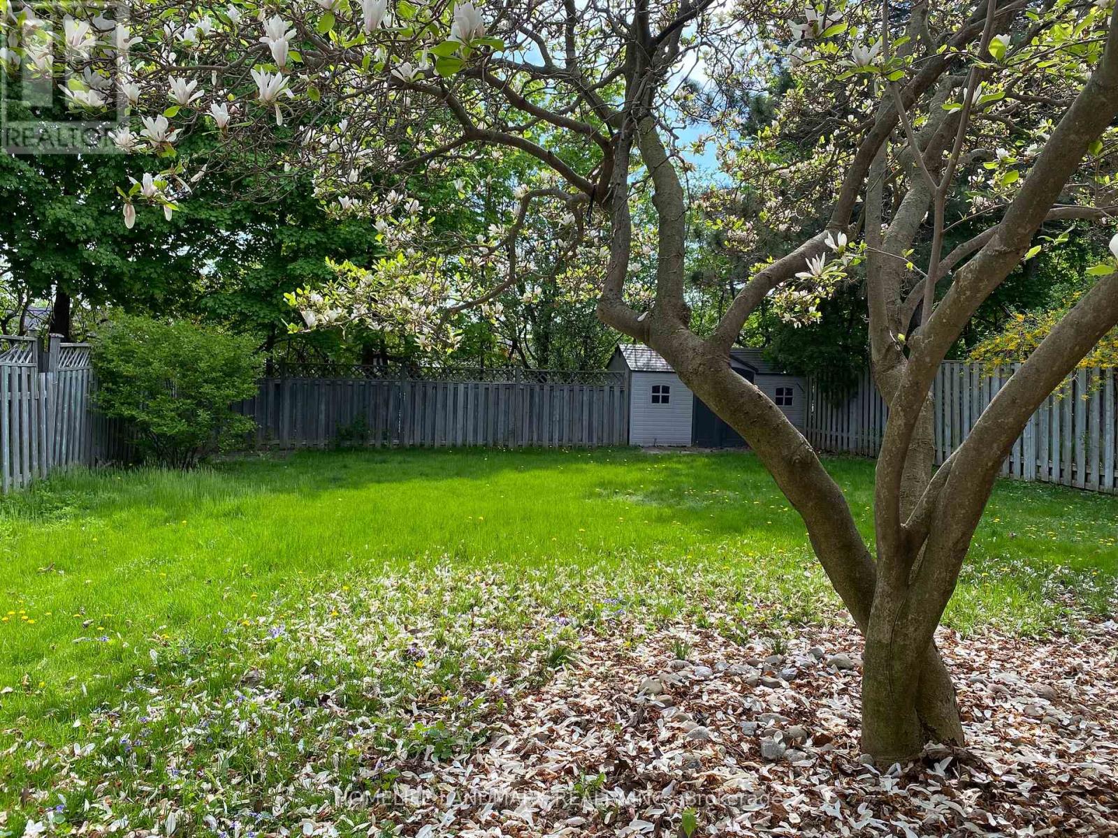 Photo 5 of Bsmt 55 Leacock Crescent, Toronto ON