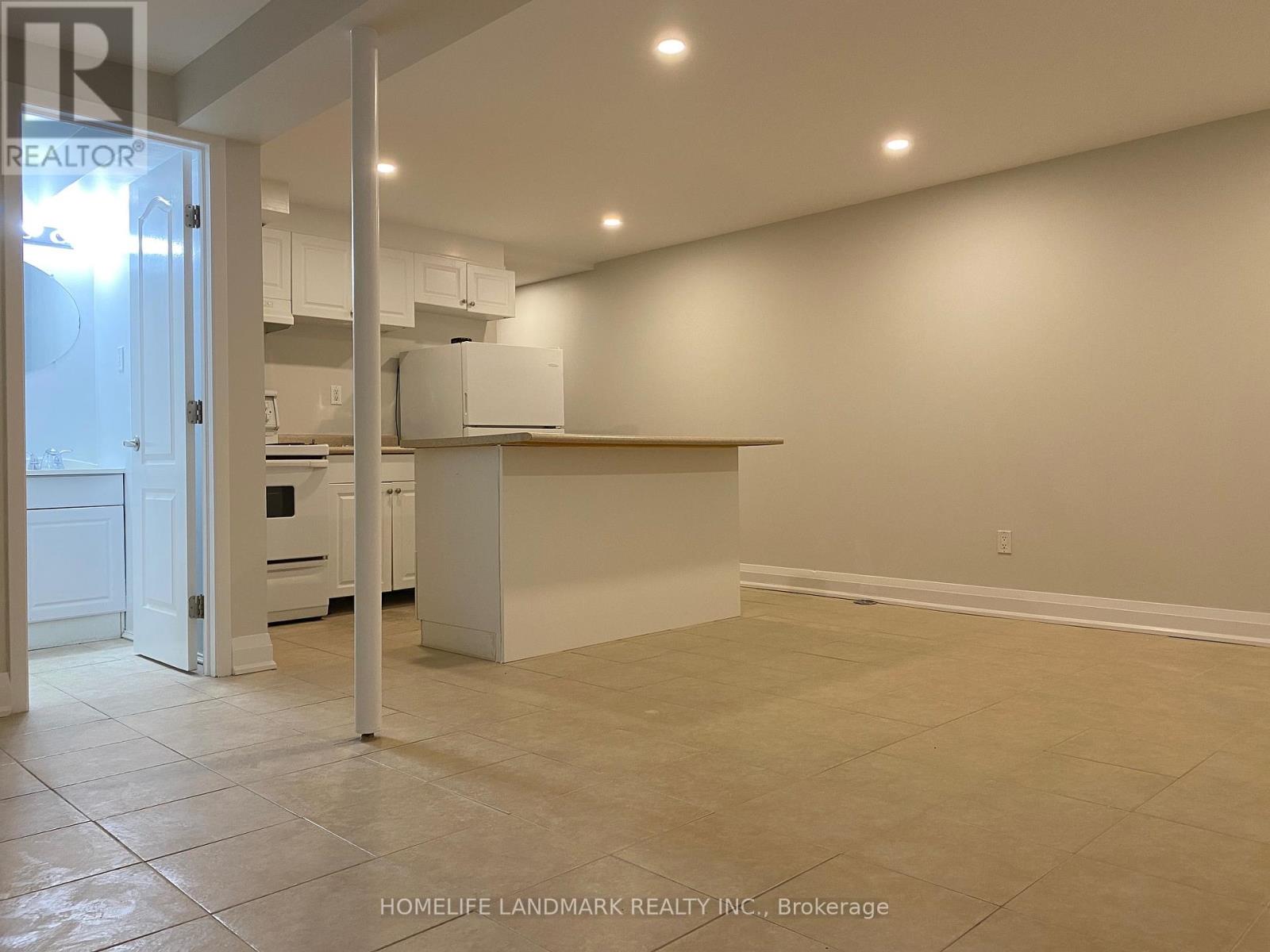 Photo 3 of Bsmt 55 Leacock Crescent, Toronto ON