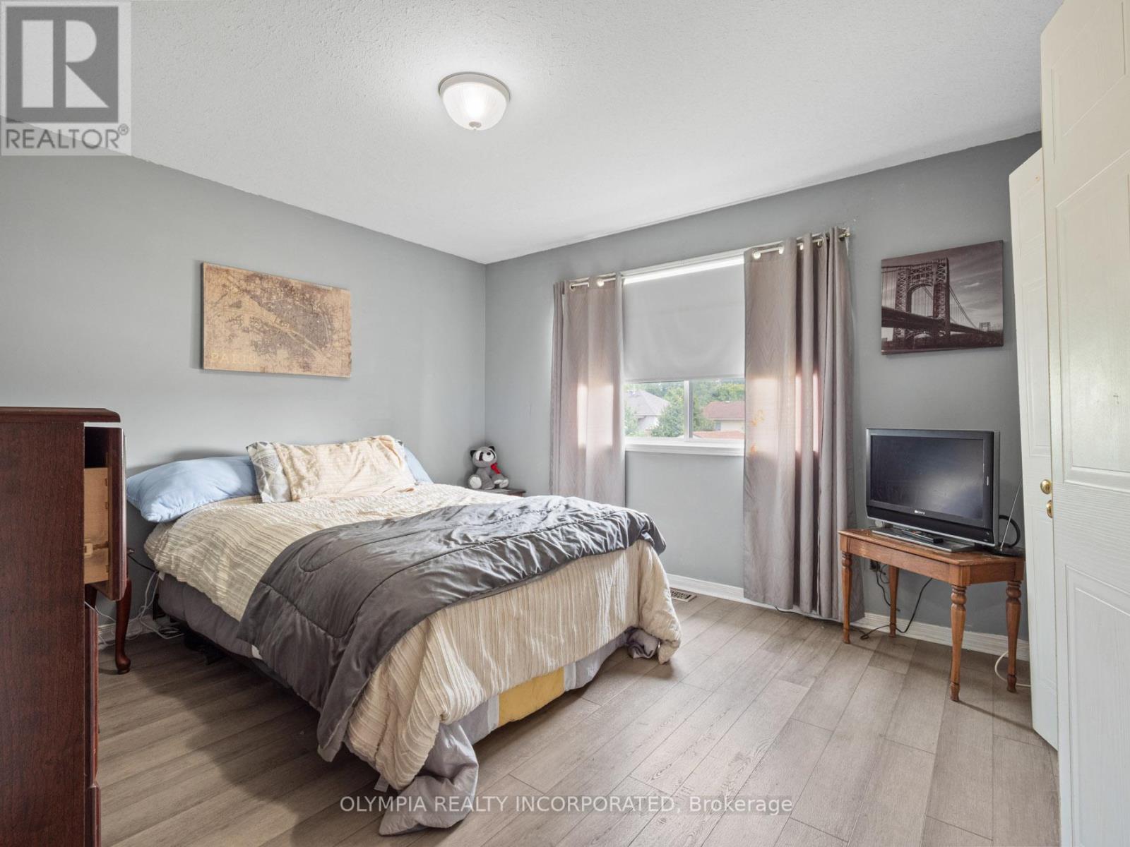 Photo 10 of 3676 Black Creek Road, Fort Erie ON