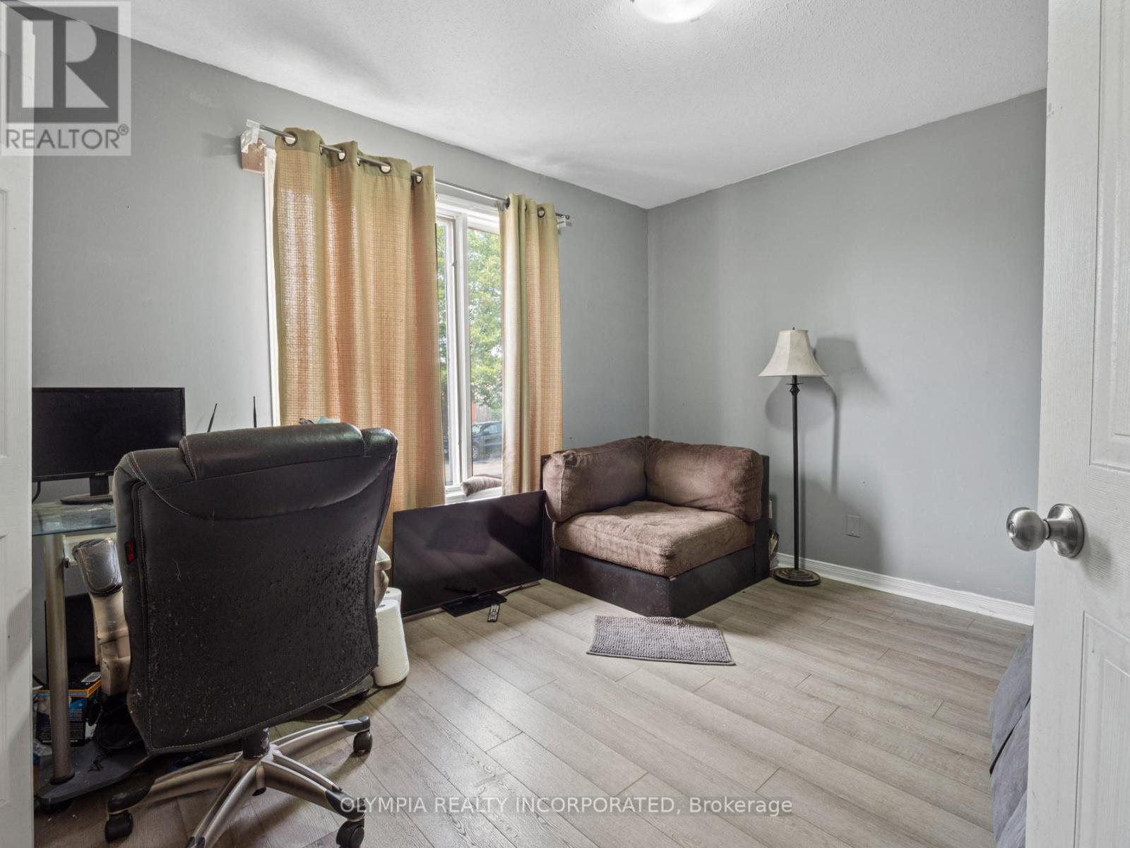 Photo 12 of 3676 Black Creek Road, Fort Erie ON