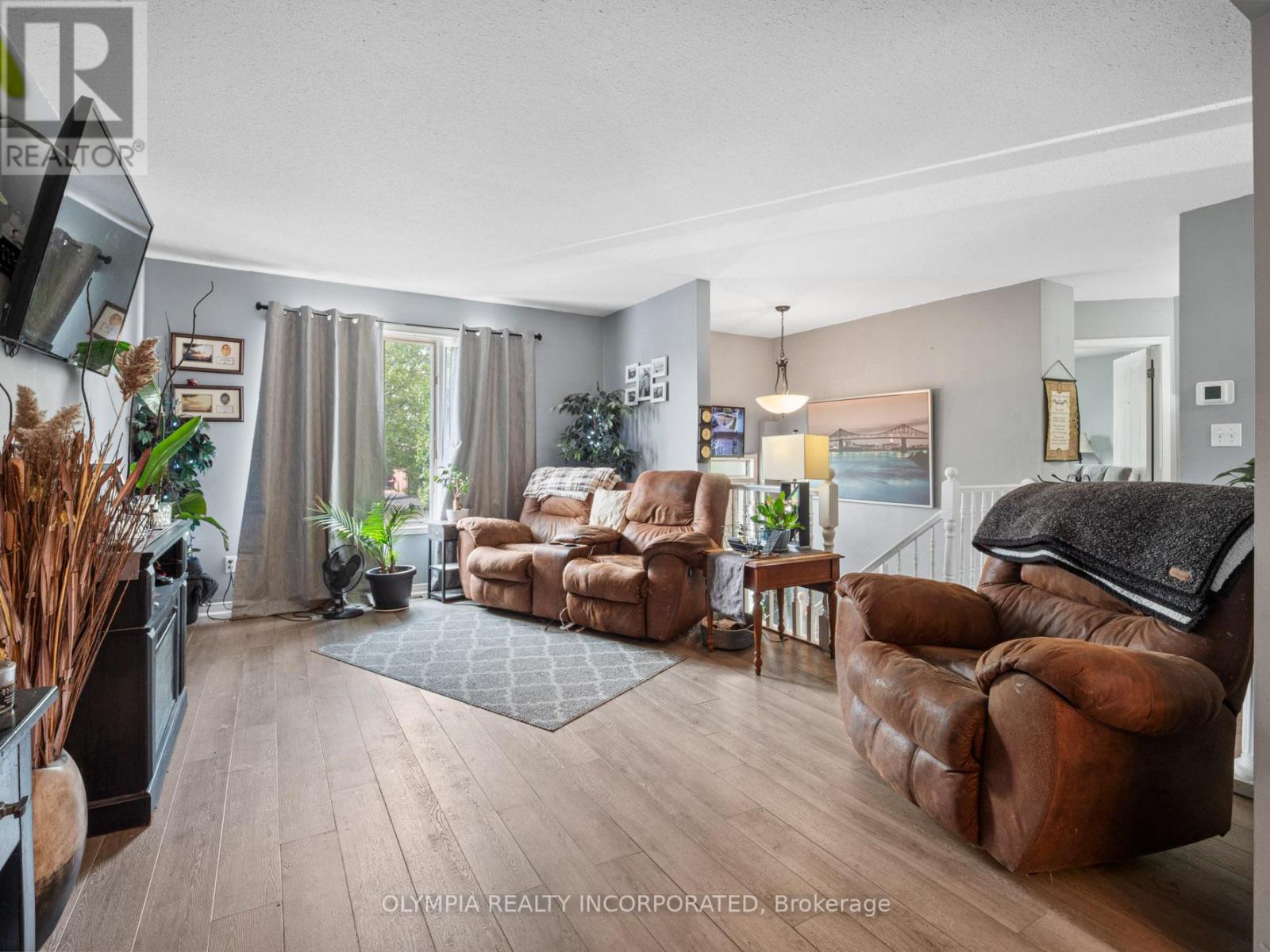 Photo 4 of 3676 Black Creek Road, Fort Erie ON