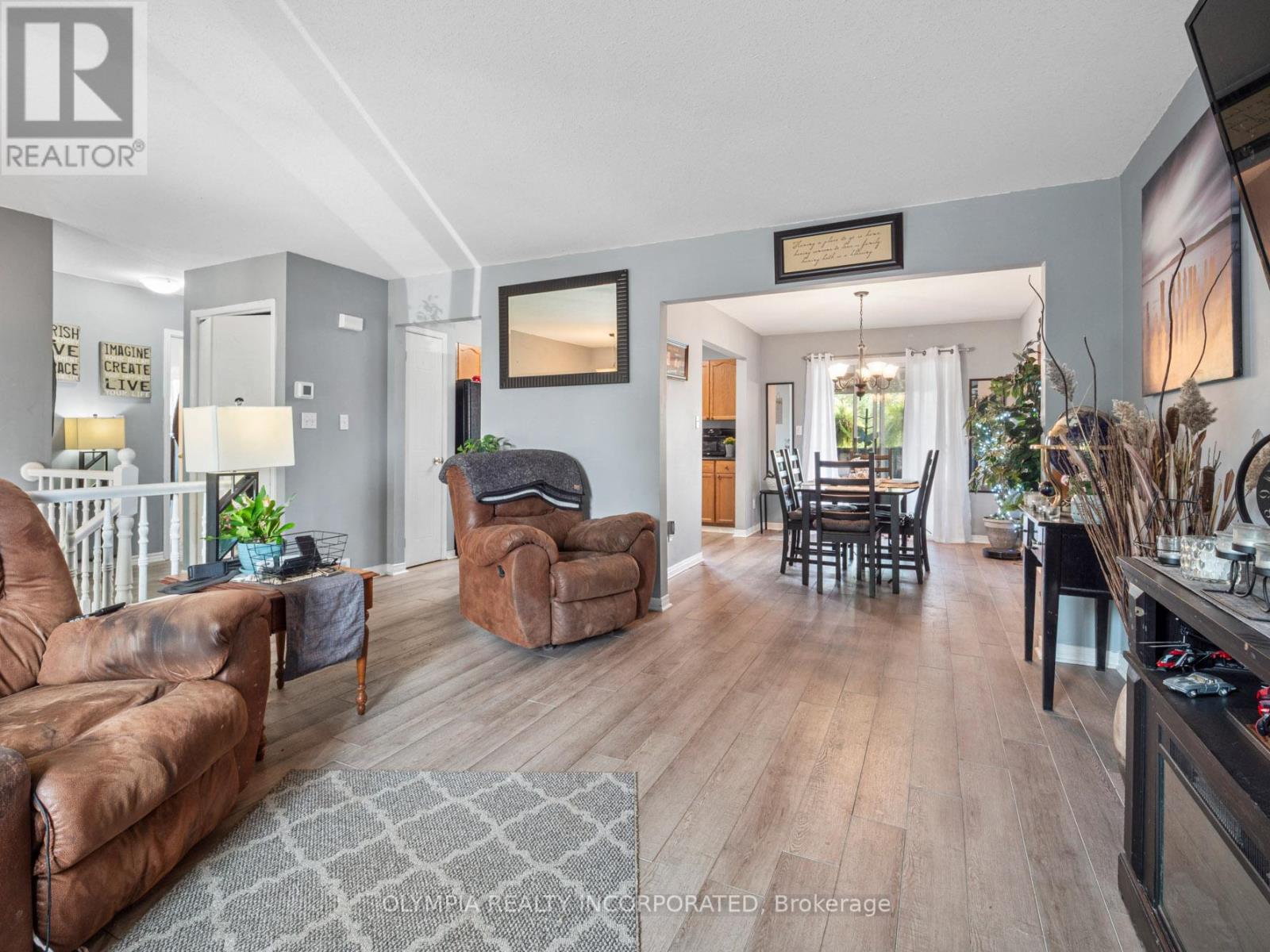 Photo 5 of 3676 Black Creek Road, Fort Erie ON