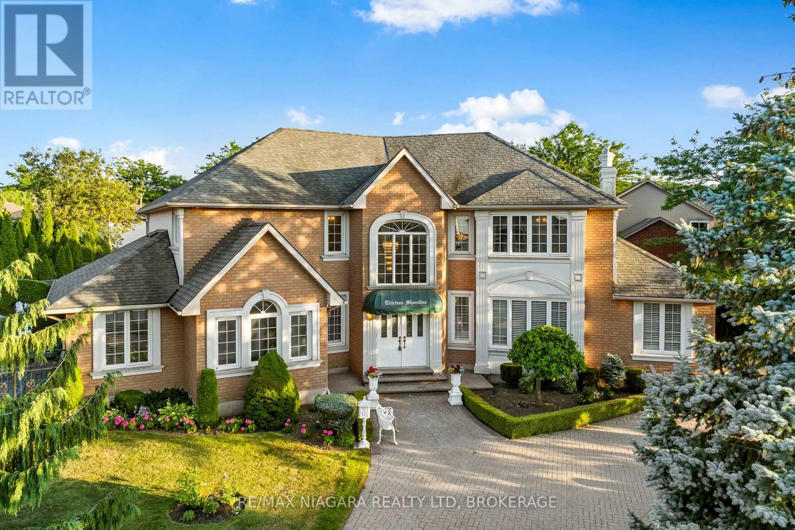 Photo 1 of 13 Shoreline Crescent, Grimsby ON