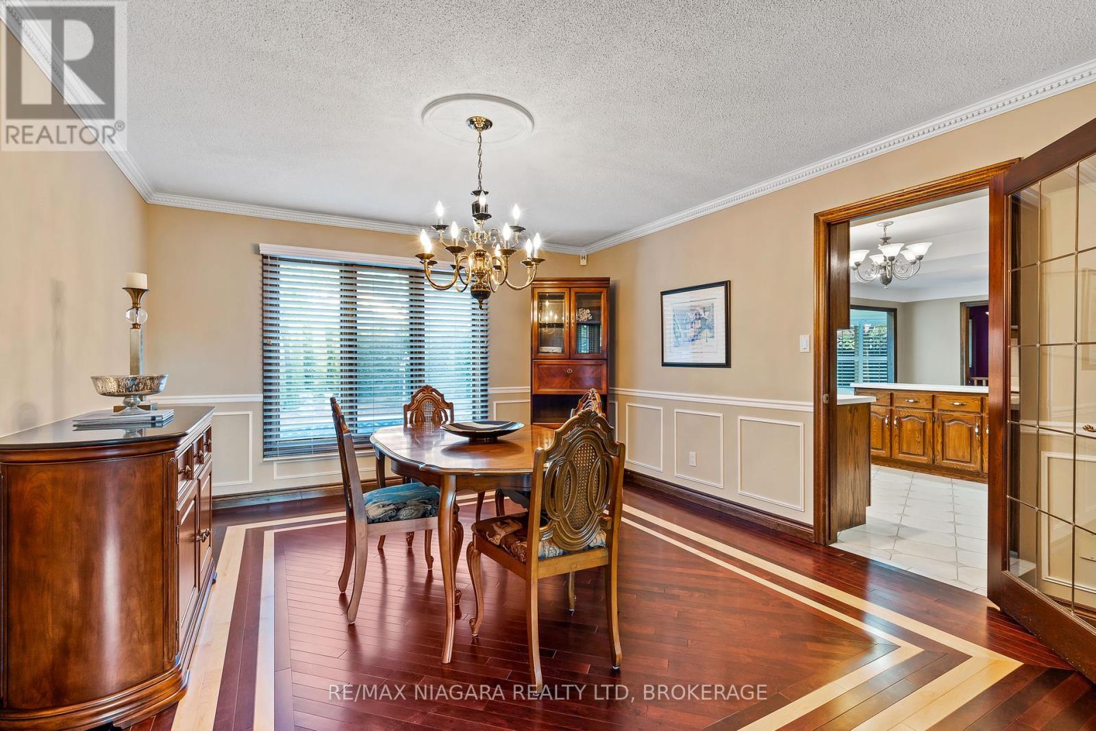 Photo 16 of 13 Shoreline Crescent, Grimsby ON