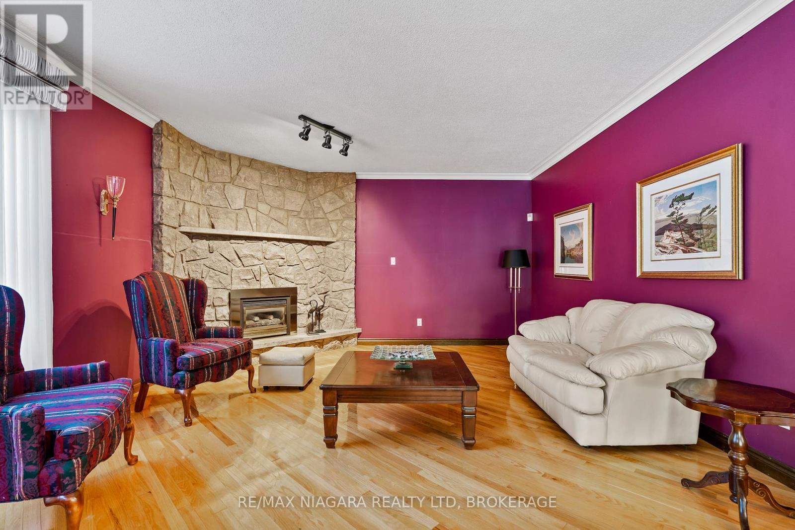 Photo 19 of 13 Shoreline Crescent, Grimsby ON