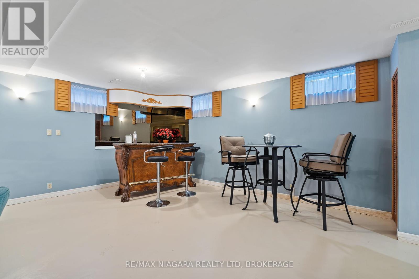 Photo 30 of 13 Shoreline Crescent, Grimsby ON