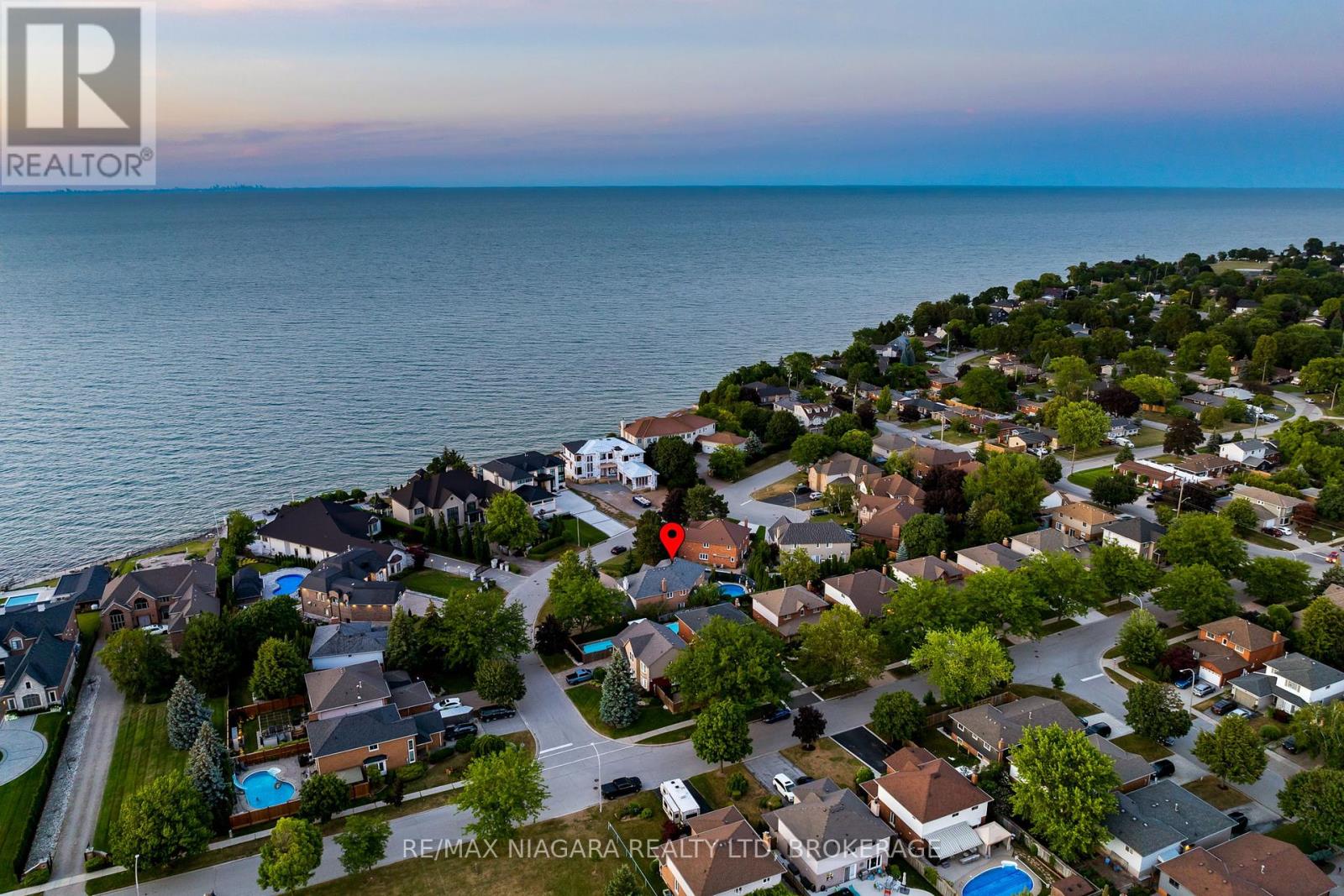 Photo 33 of 13 Shoreline Crescent, Grimsby ON