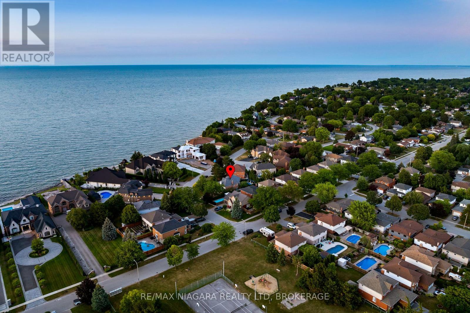 Photo 34 of 13 Shoreline Crescent, Grimsby ON