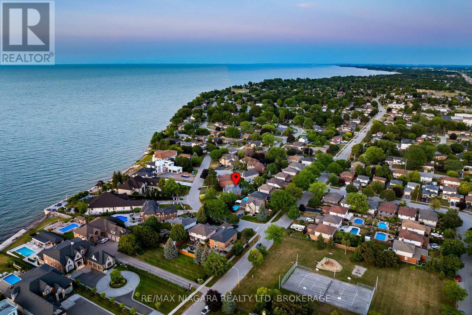 Photo 35 of 13 Shoreline Crescent, Grimsby ON