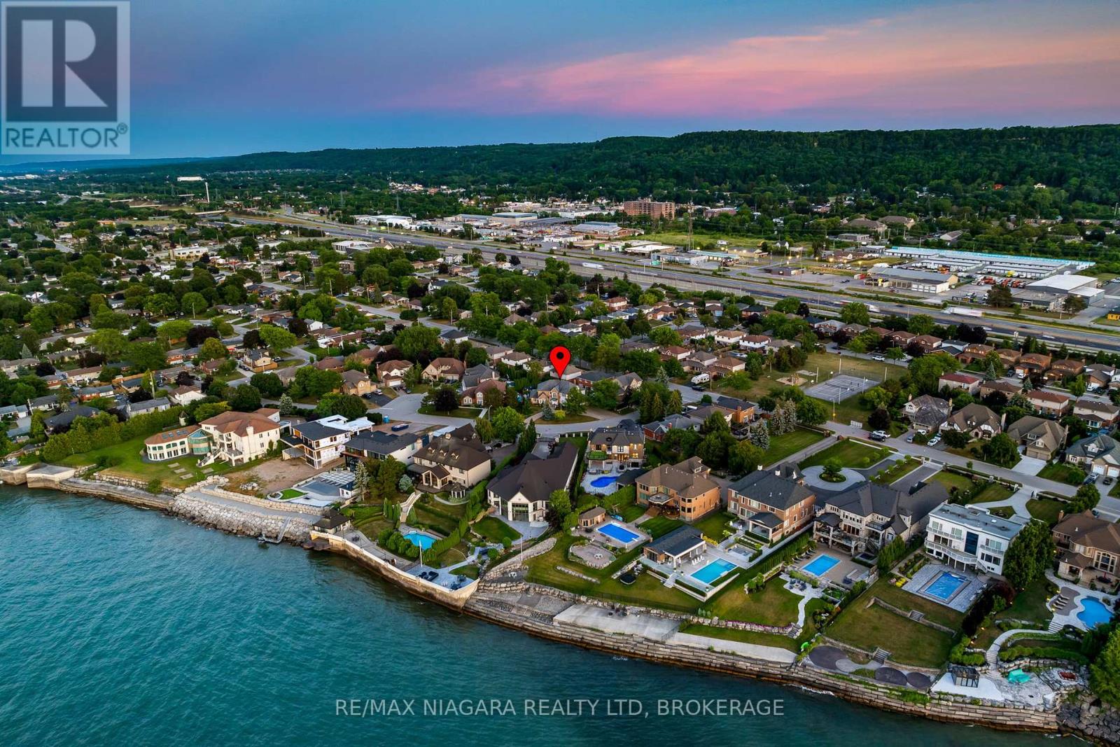 Photo 37 of 13 Shoreline Crescent, Grimsby ON