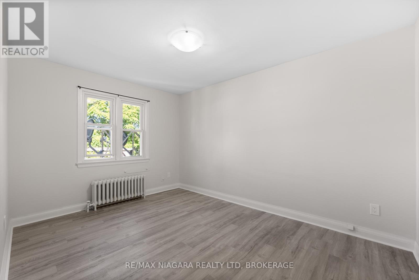 Photo 33 of 24 Gale Crescent, St Catharines ON