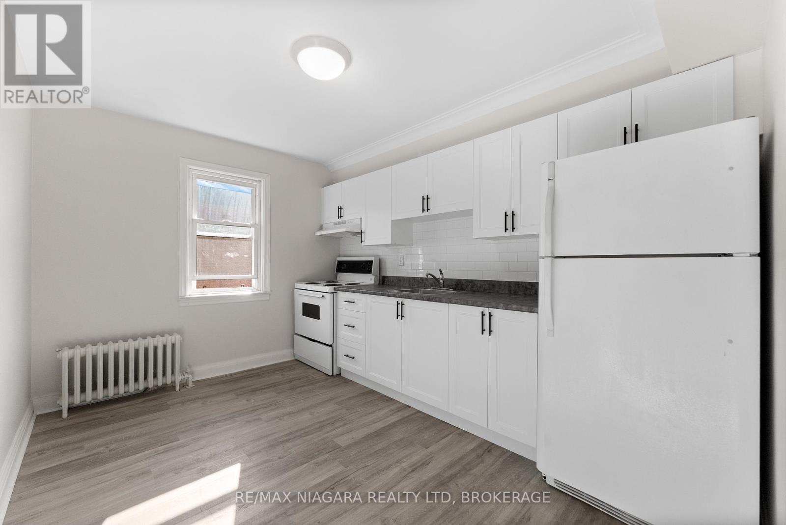 Photo 35 of 24 Gale Crescent, St Catharines ON