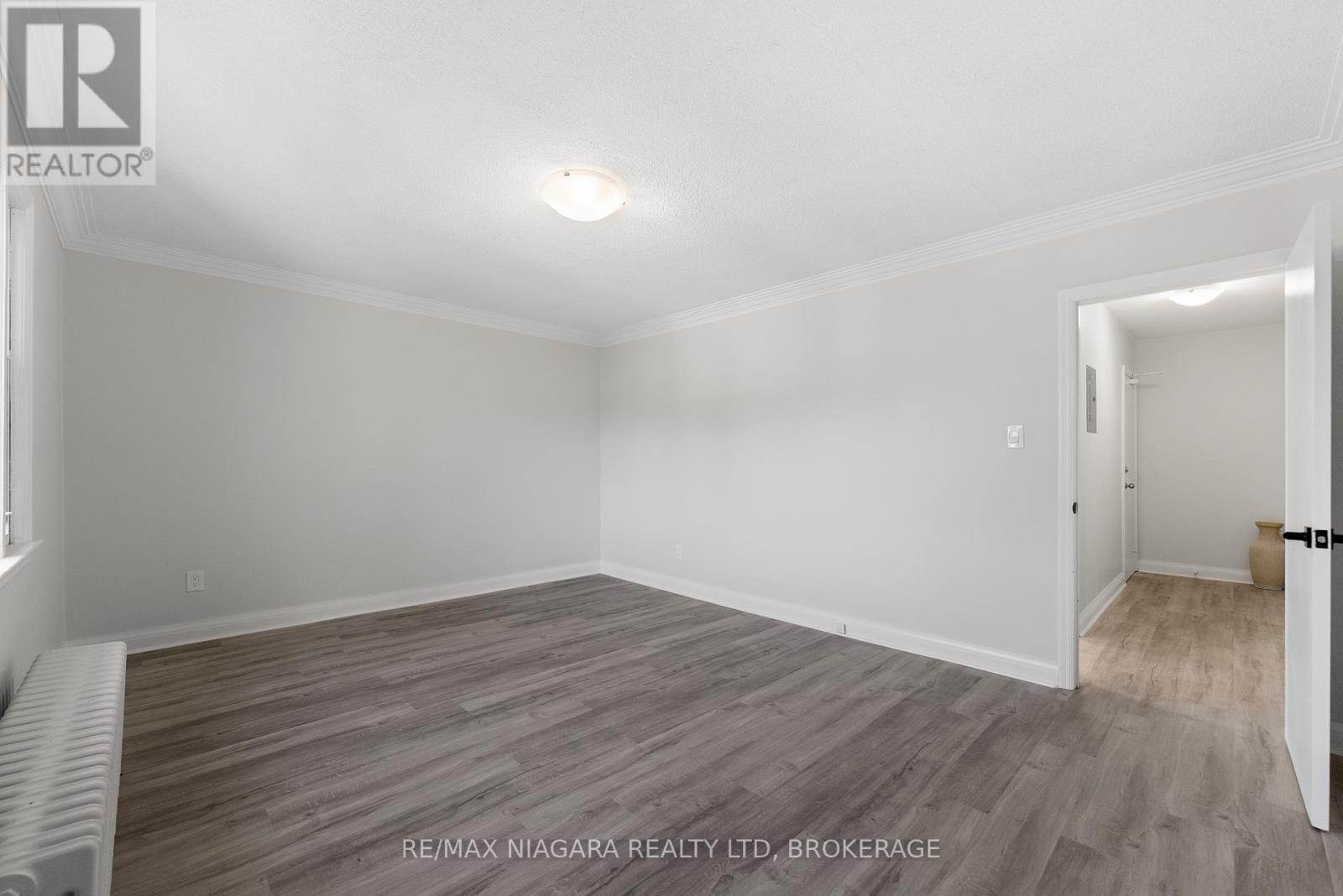 Photo 2 of 24 Gale Crescent, St Catharines ON
