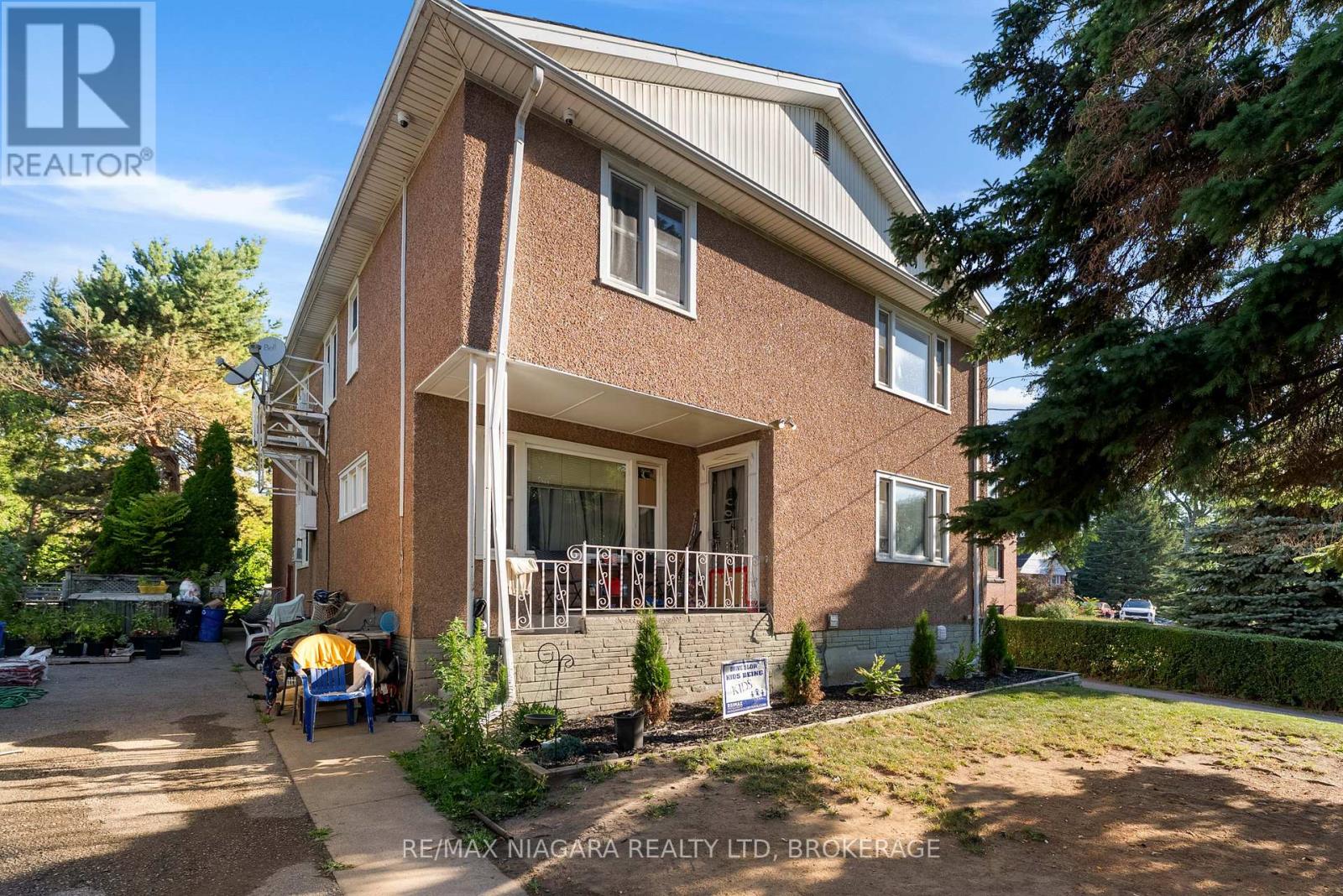 Photo 9 of 24 Gale Crescent, St Catharines ON