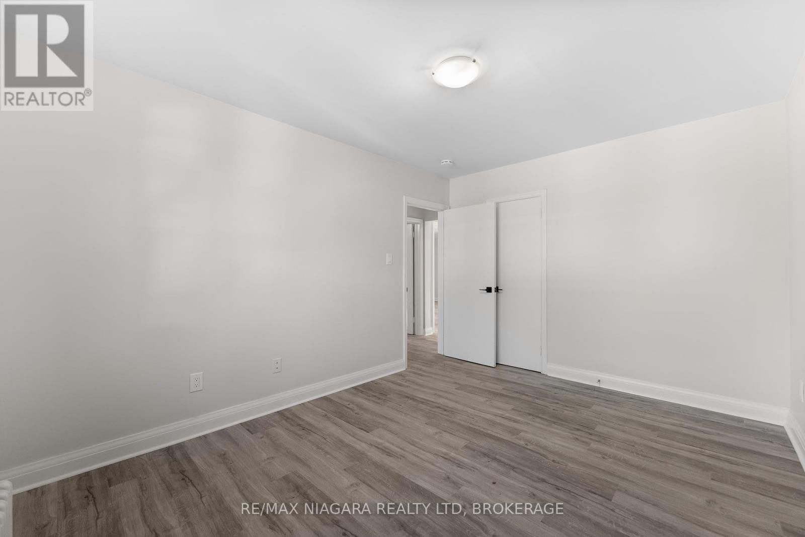 Photo 34 of 24 Gale Crescent, St Catharines ON