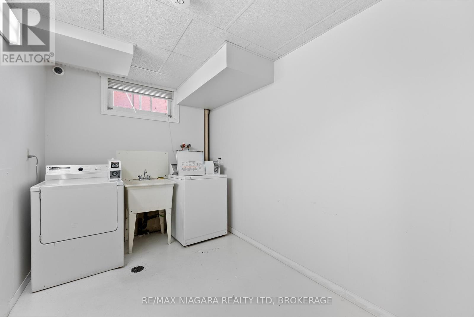 Photo 31 of 24 Gale Crescent, St Catharines ON
