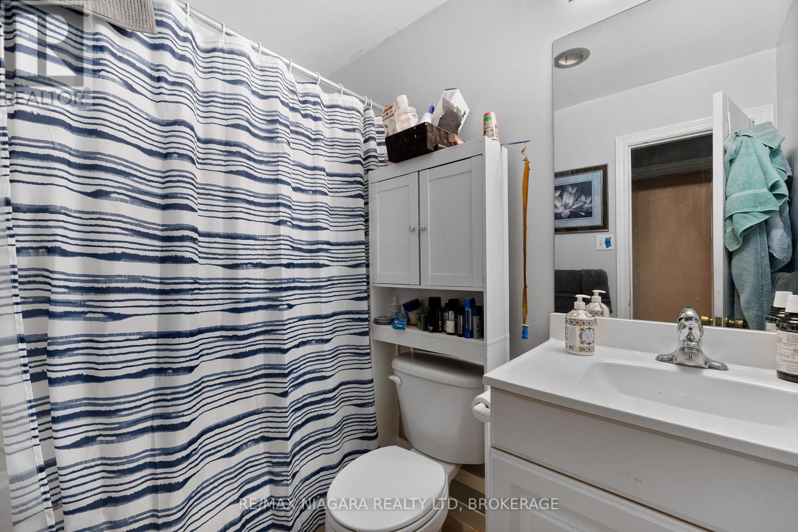 Photo 20 of 24 Gale Crescent, St Catharines ON