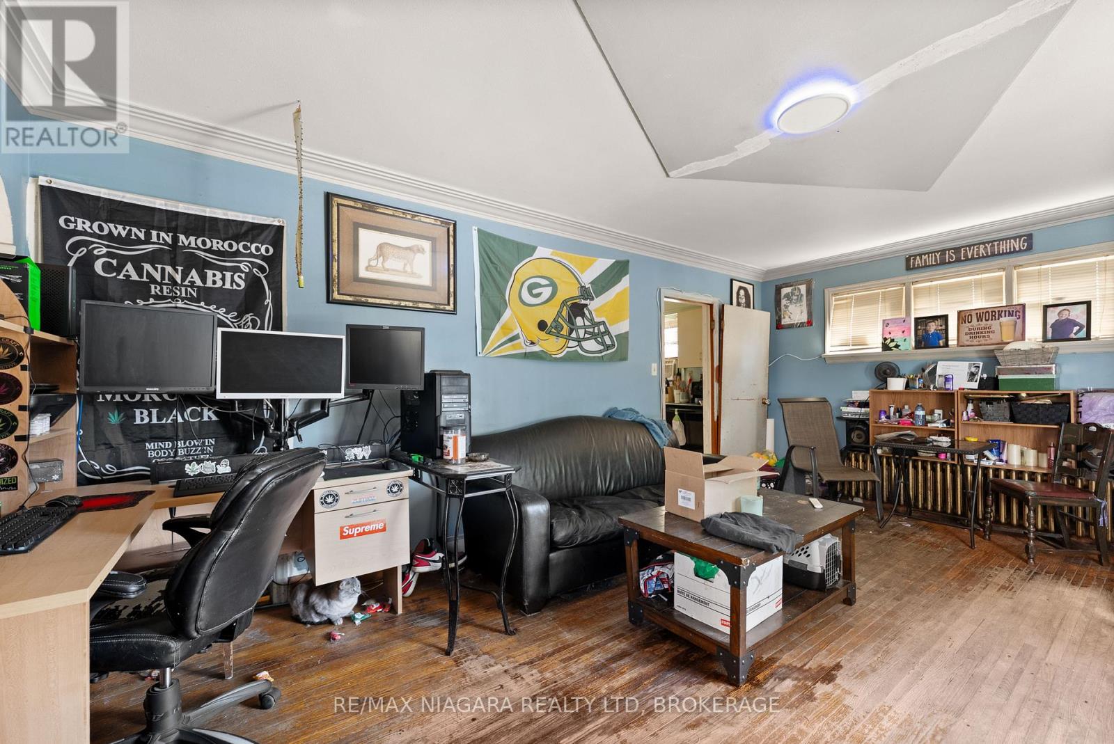 Photo 22 of 24 Gale Crescent, St Catharines ON