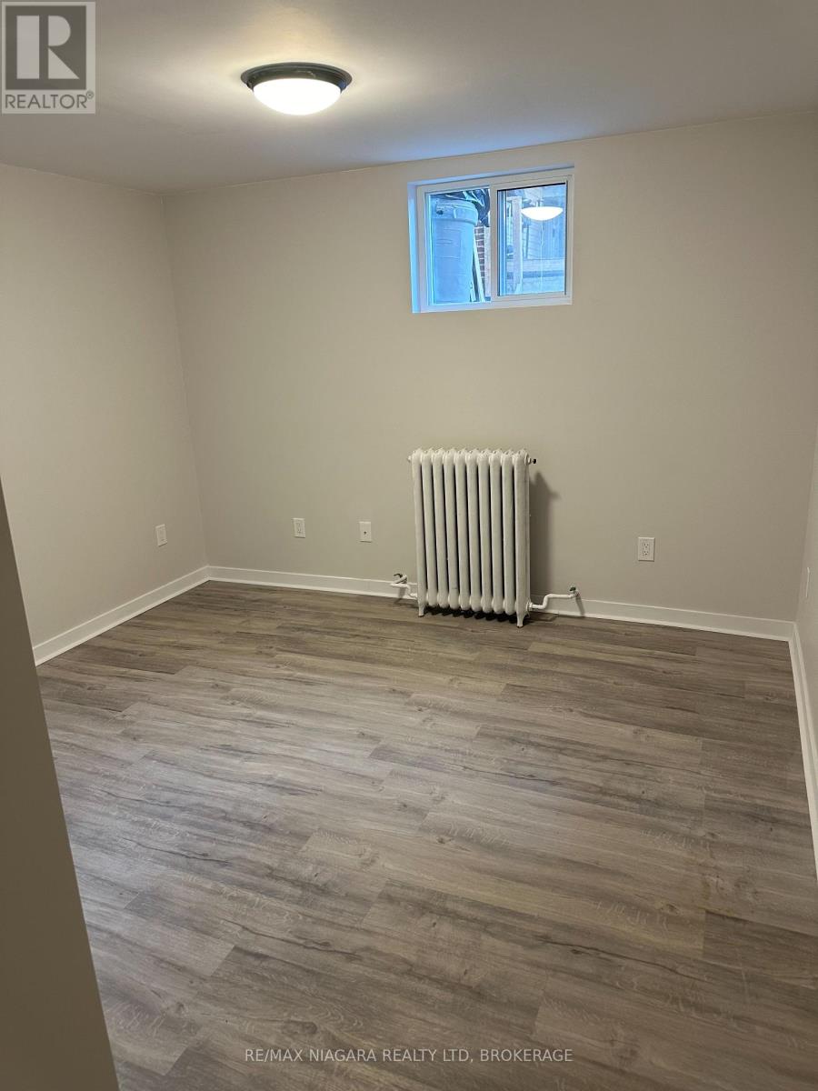 Photo 19 of 24 Gale Crescent, St Catharines ON