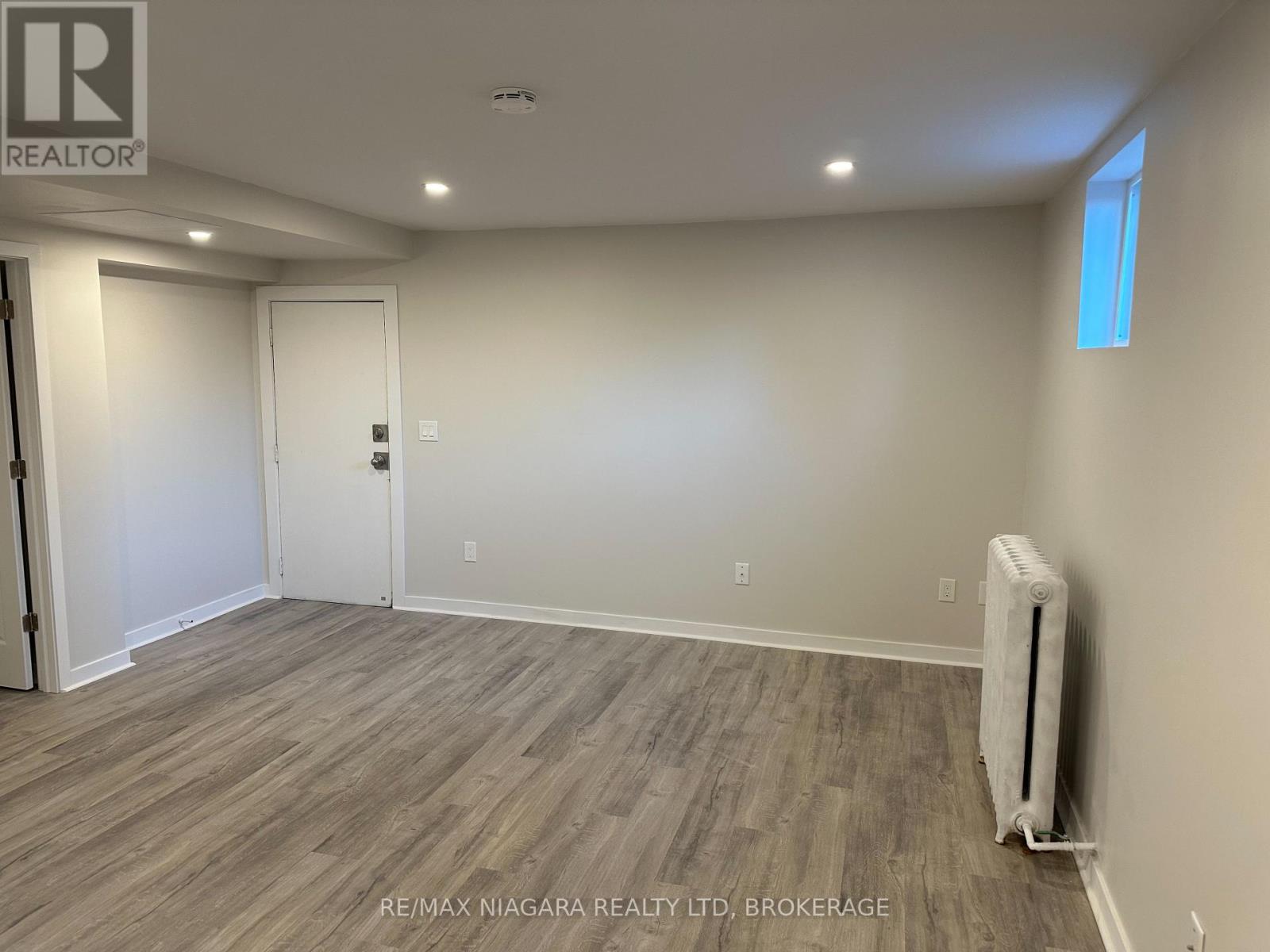 Photo 7 of 24 Gale Crescent, St Catharines ON