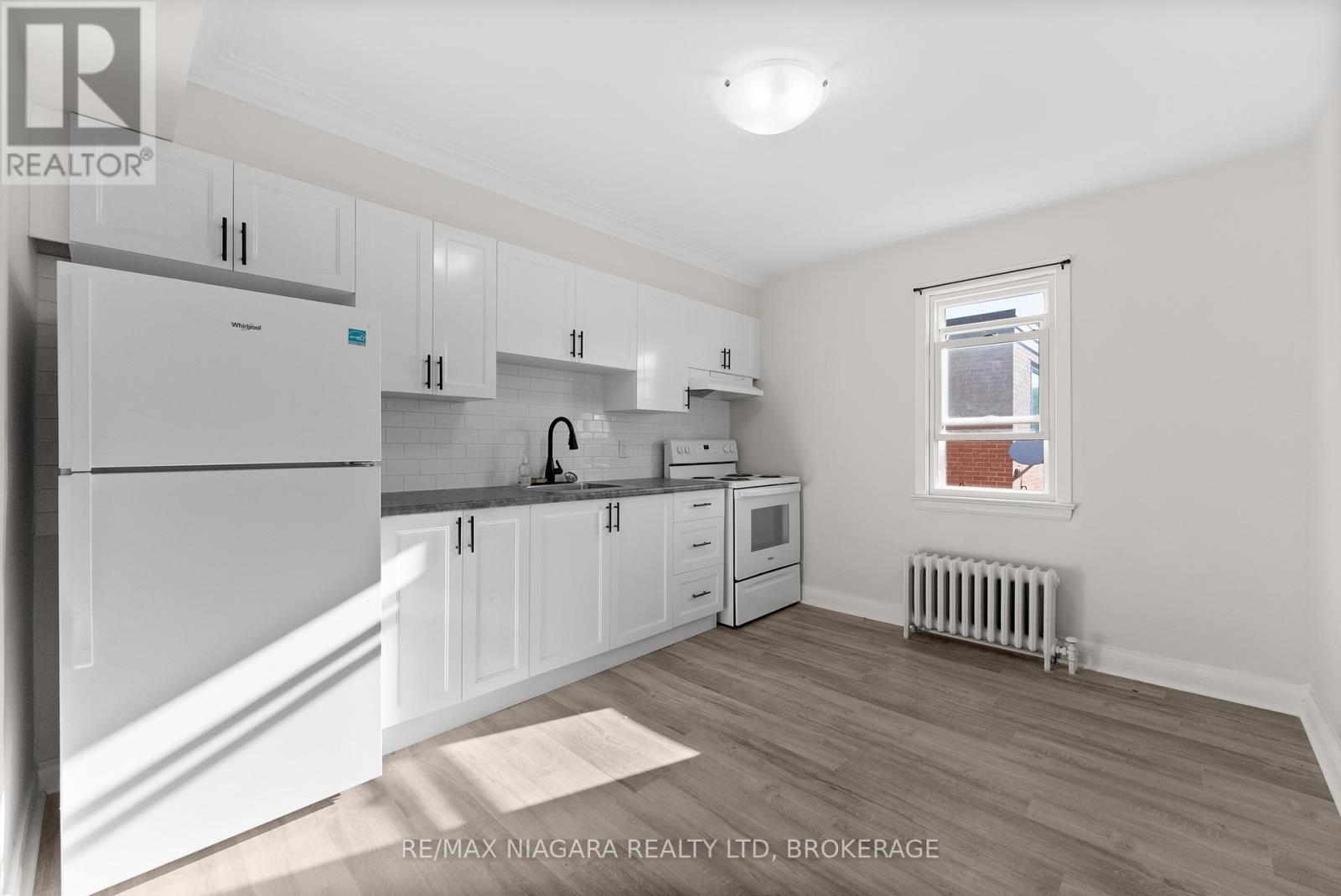 Photo 13 of 24 Gale Crescent, St Catharines ON