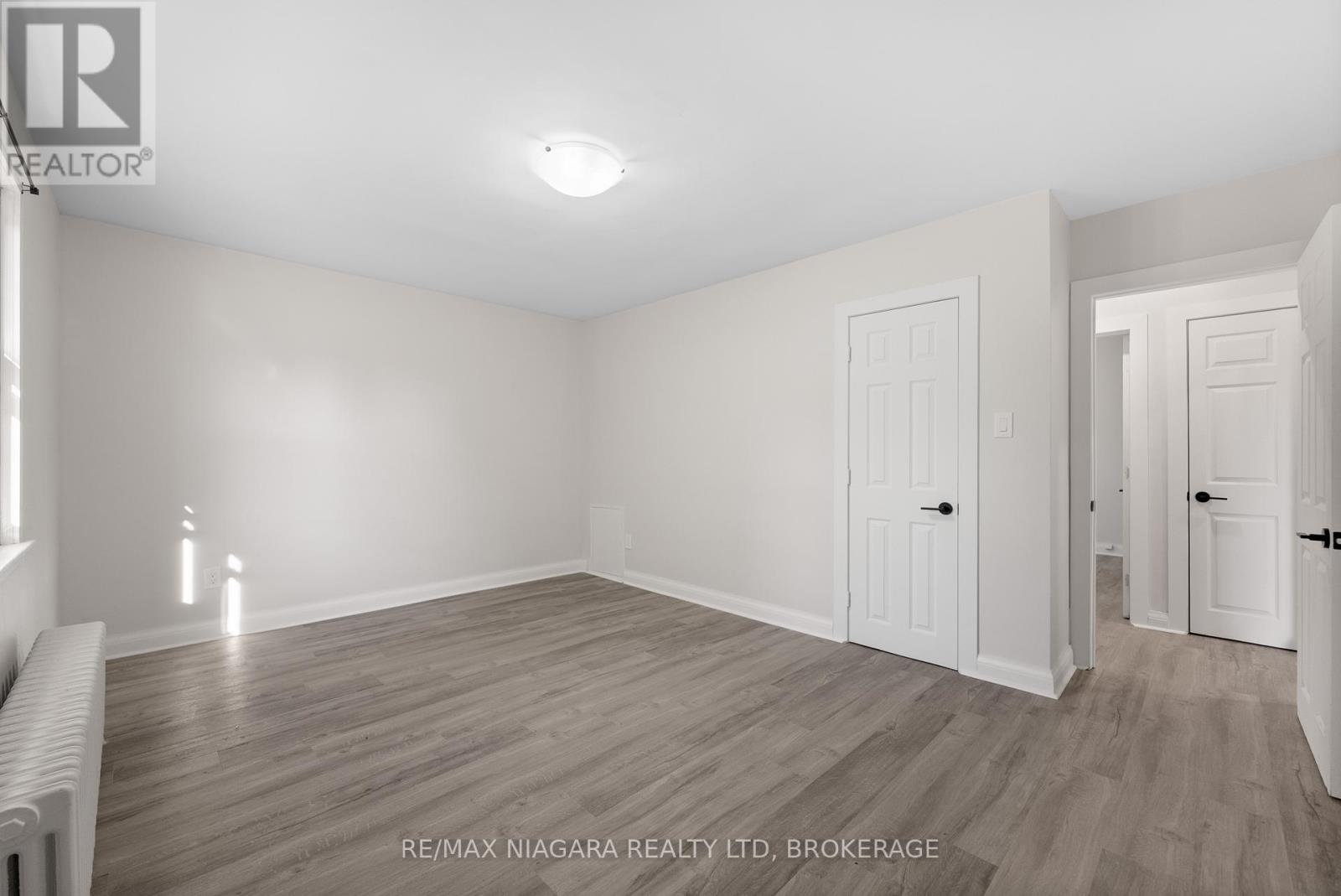 Photo 45 of 24 Gale Crescent, St Catharines ON