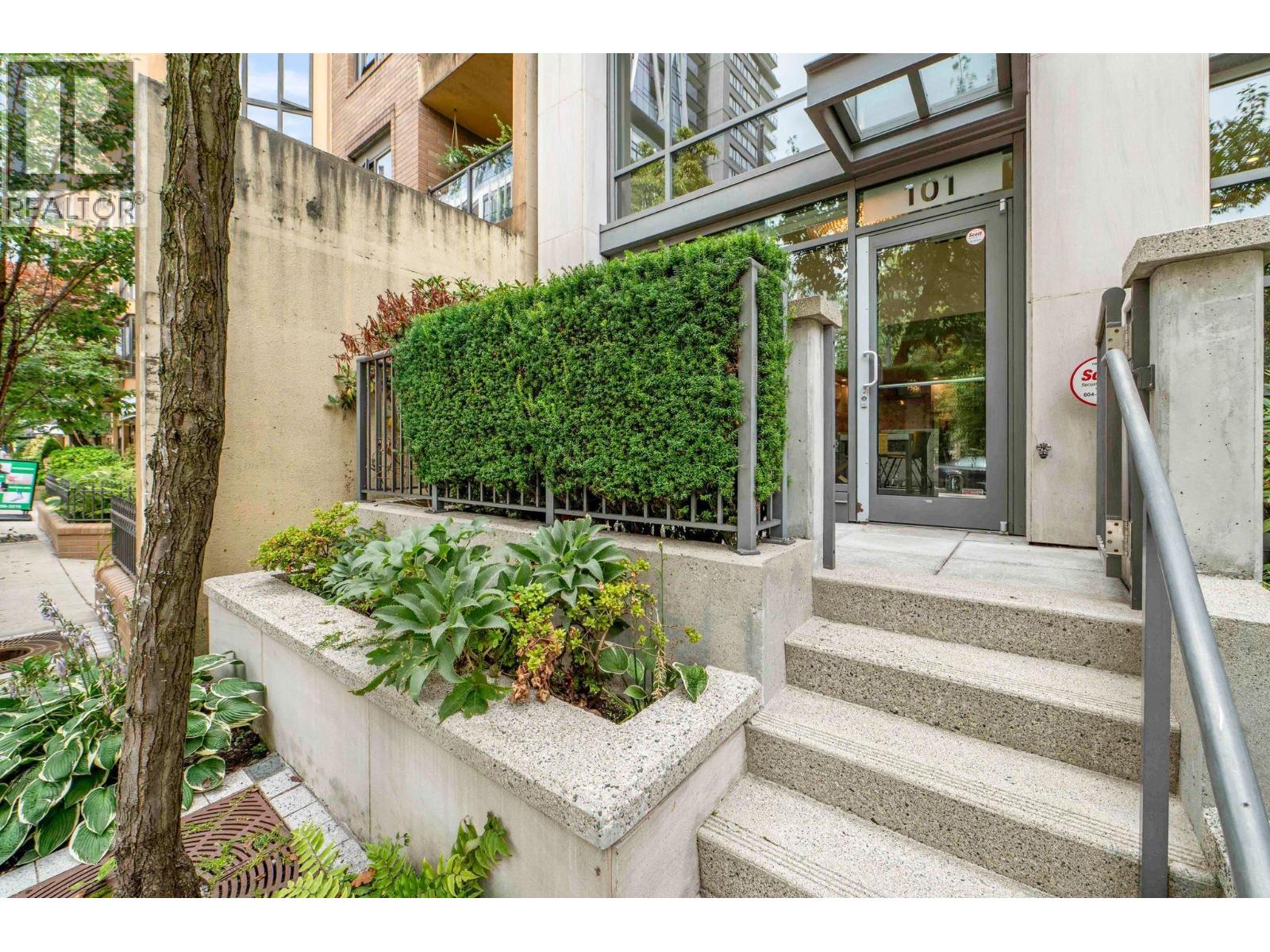 Photo 4 of 101 1168 Richards Street, Vancouver BC
