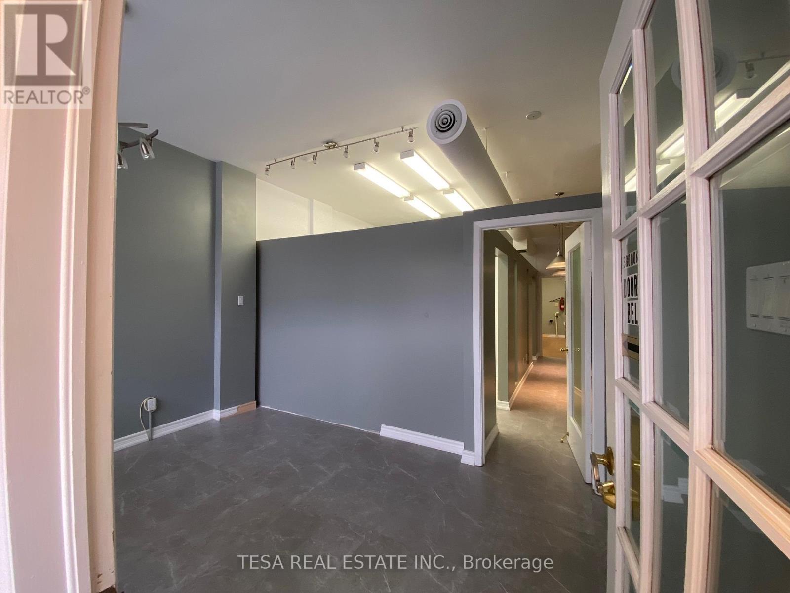 Photo 10 of 566 Sheppard Avenue W, Toronto ON