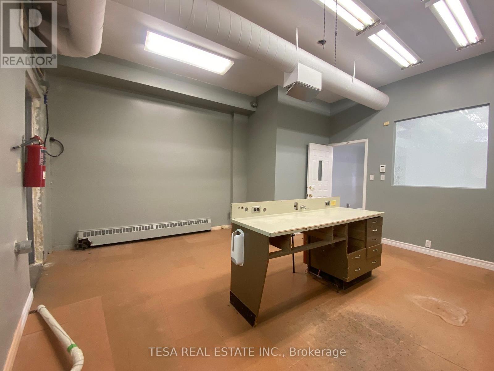 Photo 14 of 566 Sheppard Avenue W, Toronto ON