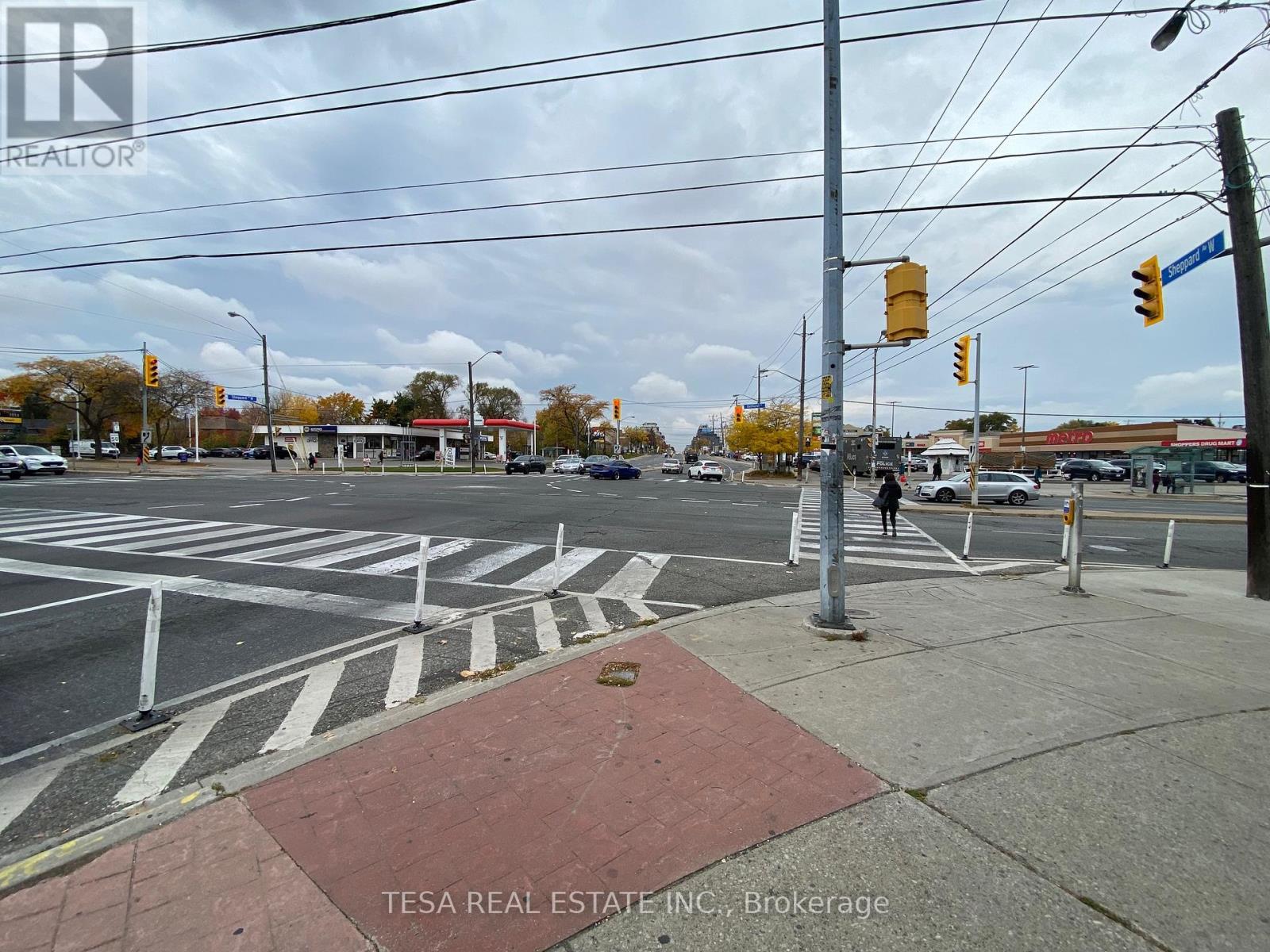 Photo 11 of 566 Sheppard Avenue W, Toronto ON