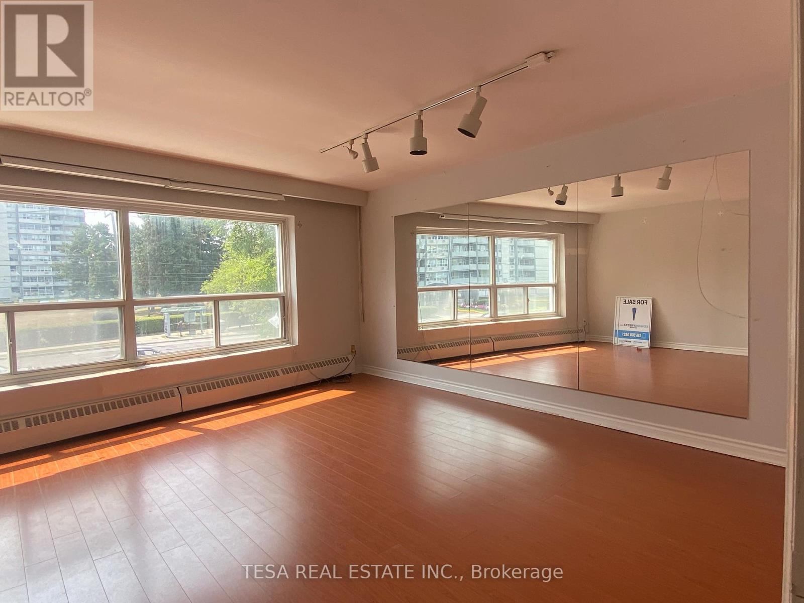 Photo 30 of 566 Sheppard Avenue W, Toronto ON