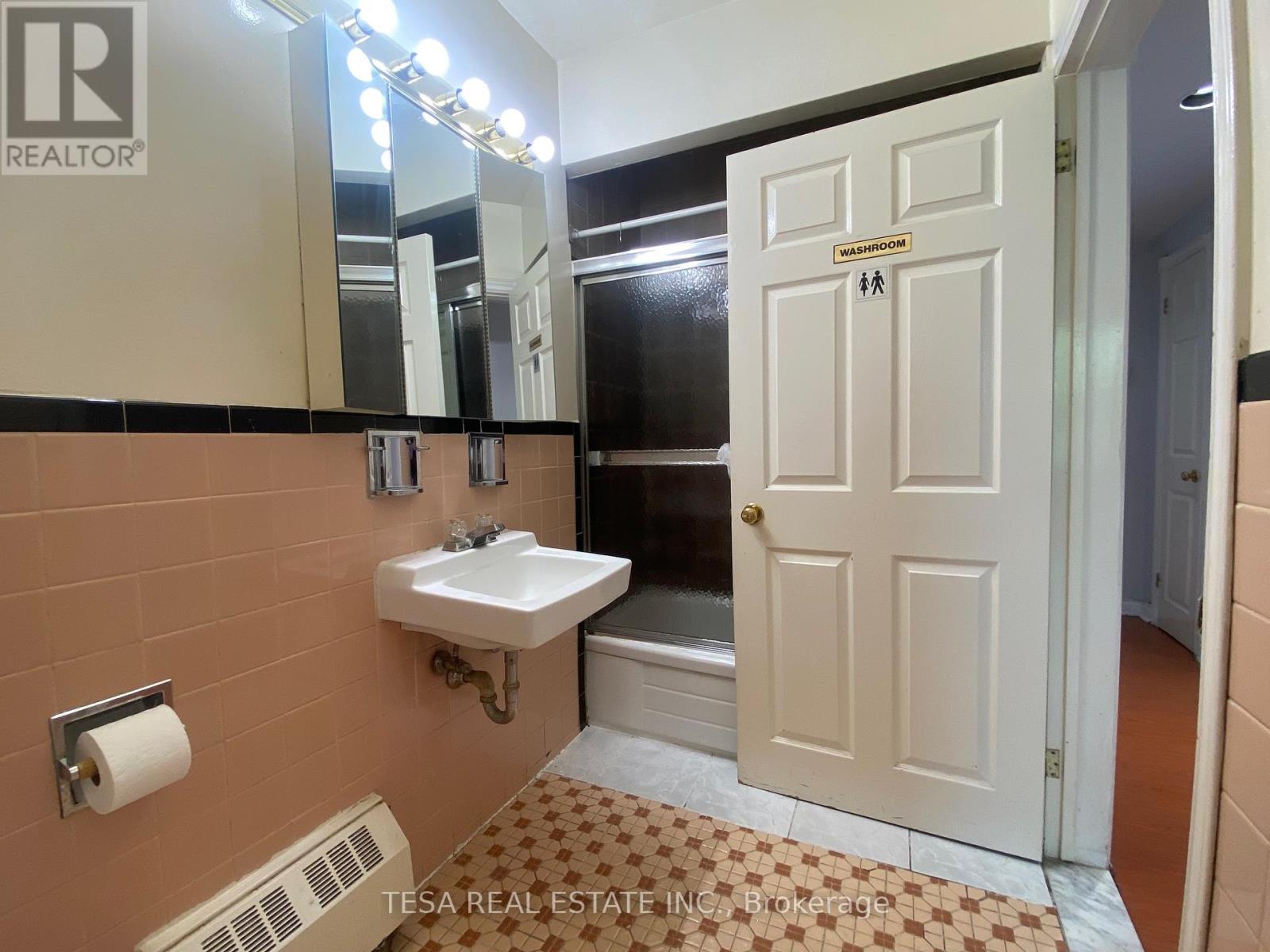 Photo 31 of 566 Sheppard Avenue W, Toronto ON