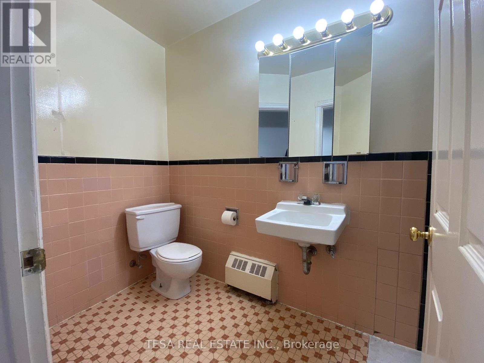 Photo 38 of 566 Sheppard Avenue W, Toronto ON