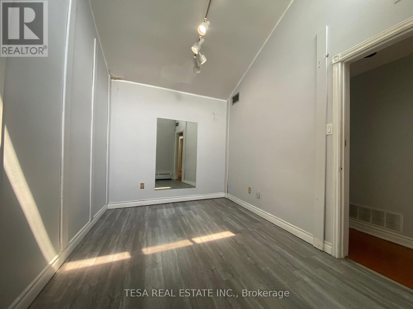 Photo 21 of 566 Sheppard Avenue W, Toronto ON