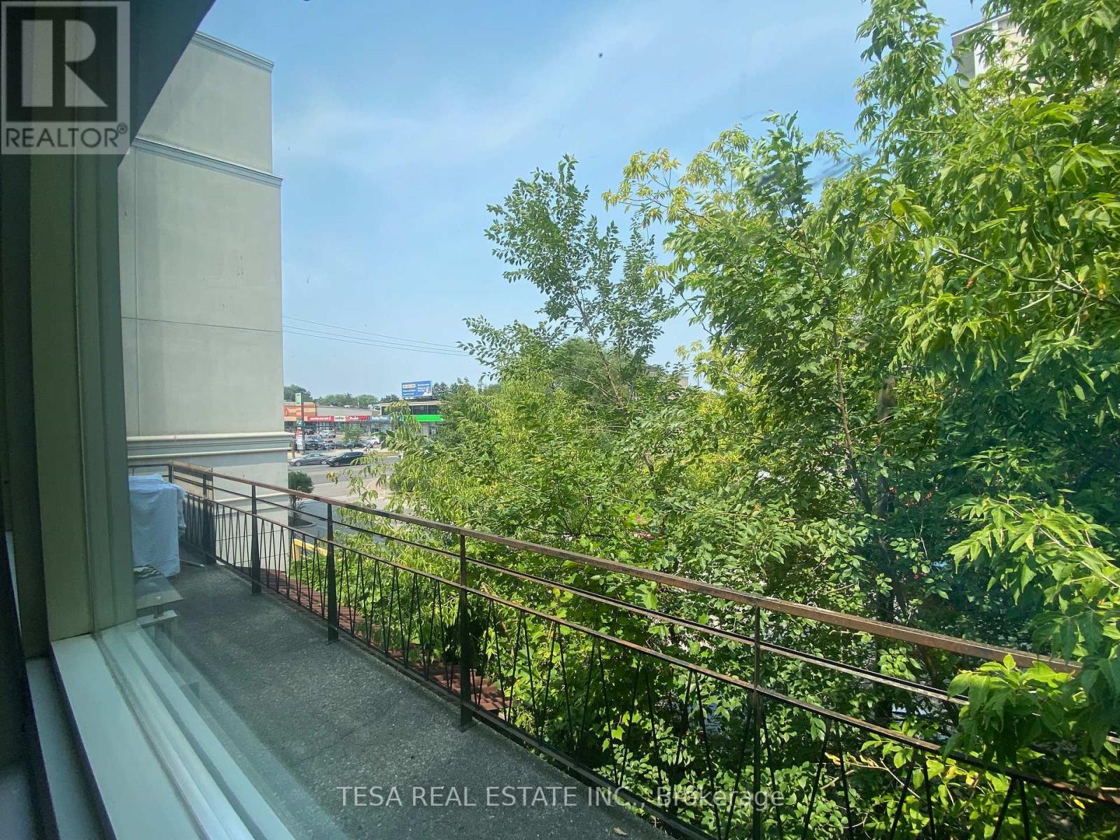 Photo 3 of 566 Sheppard Avenue W, Toronto ON