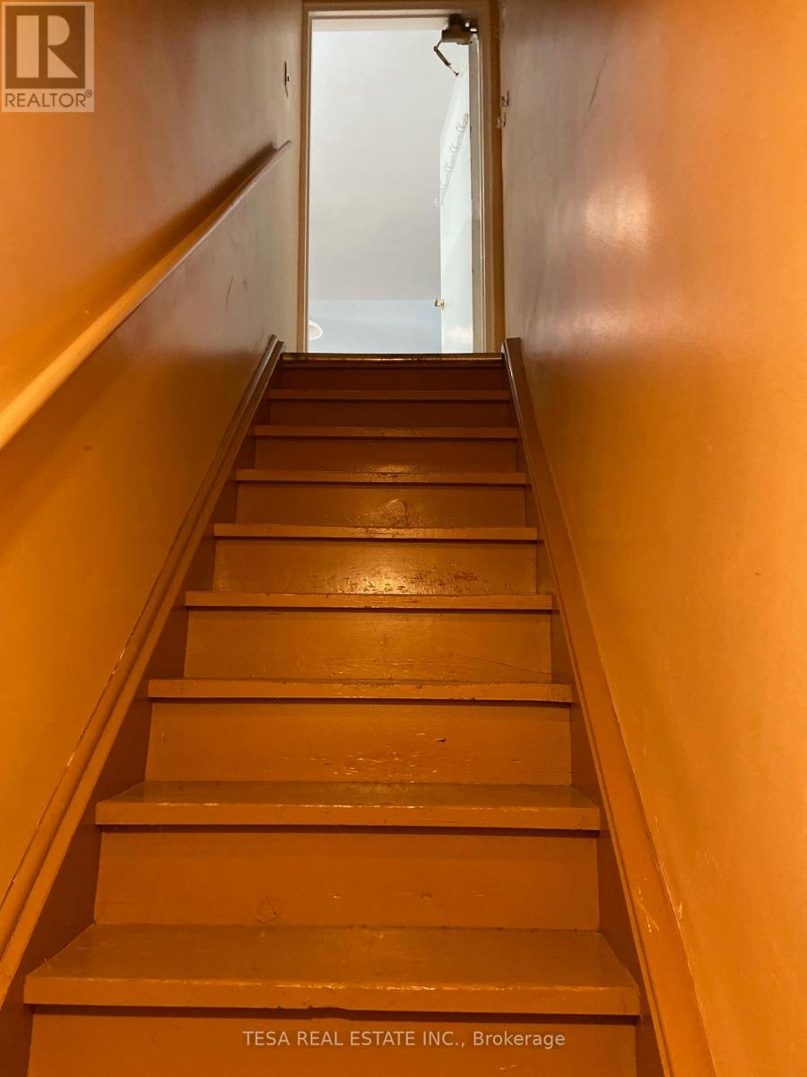 Photo 23 of 566 Sheppard Avenue W, Toronto ON