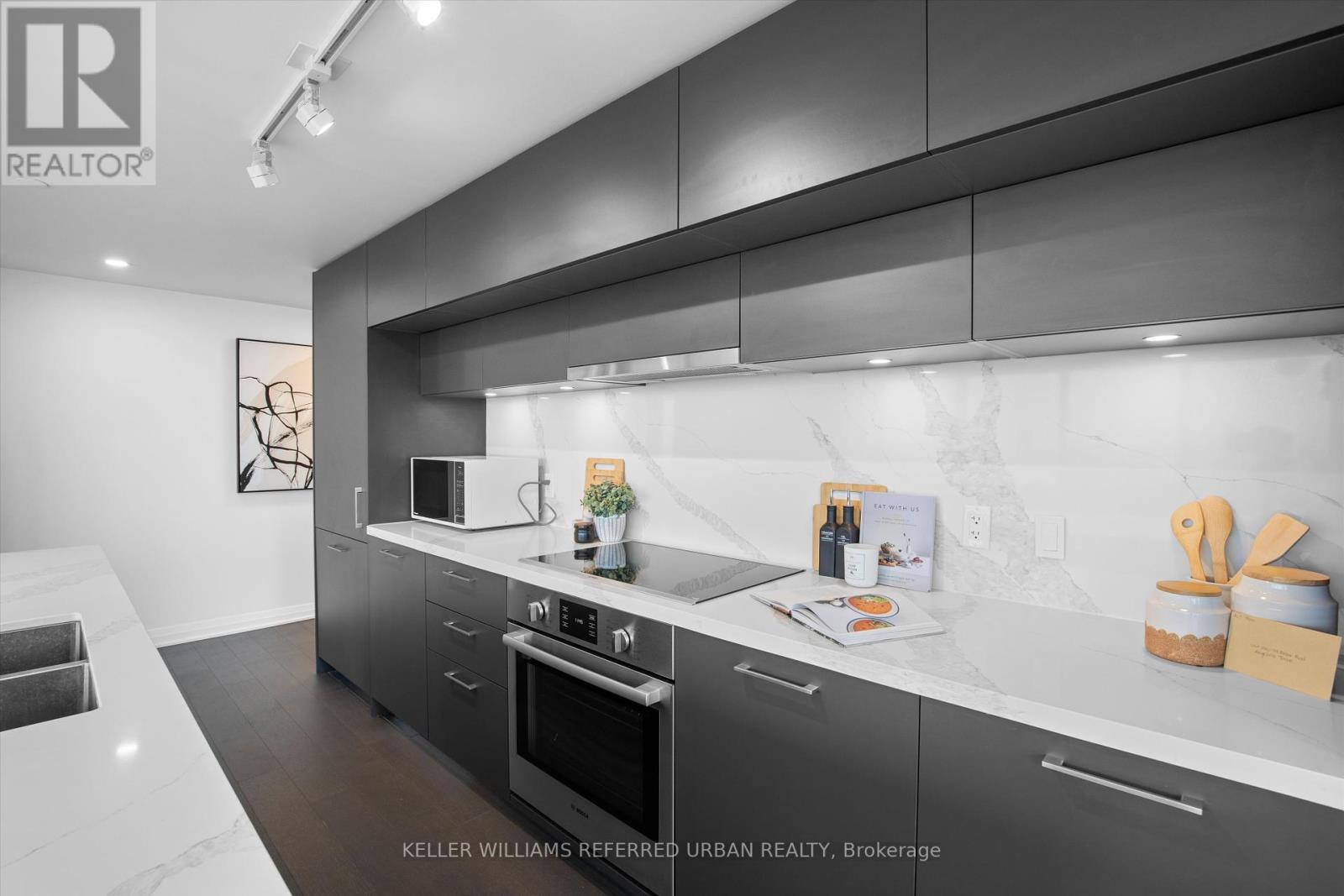 Photo 4 of 1510 99 Foxbar Road, Toronto ON