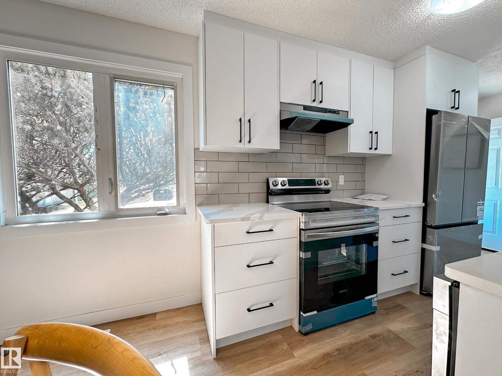Photo 10 of 6 J Callingwood Co Nw, Edmonton AB