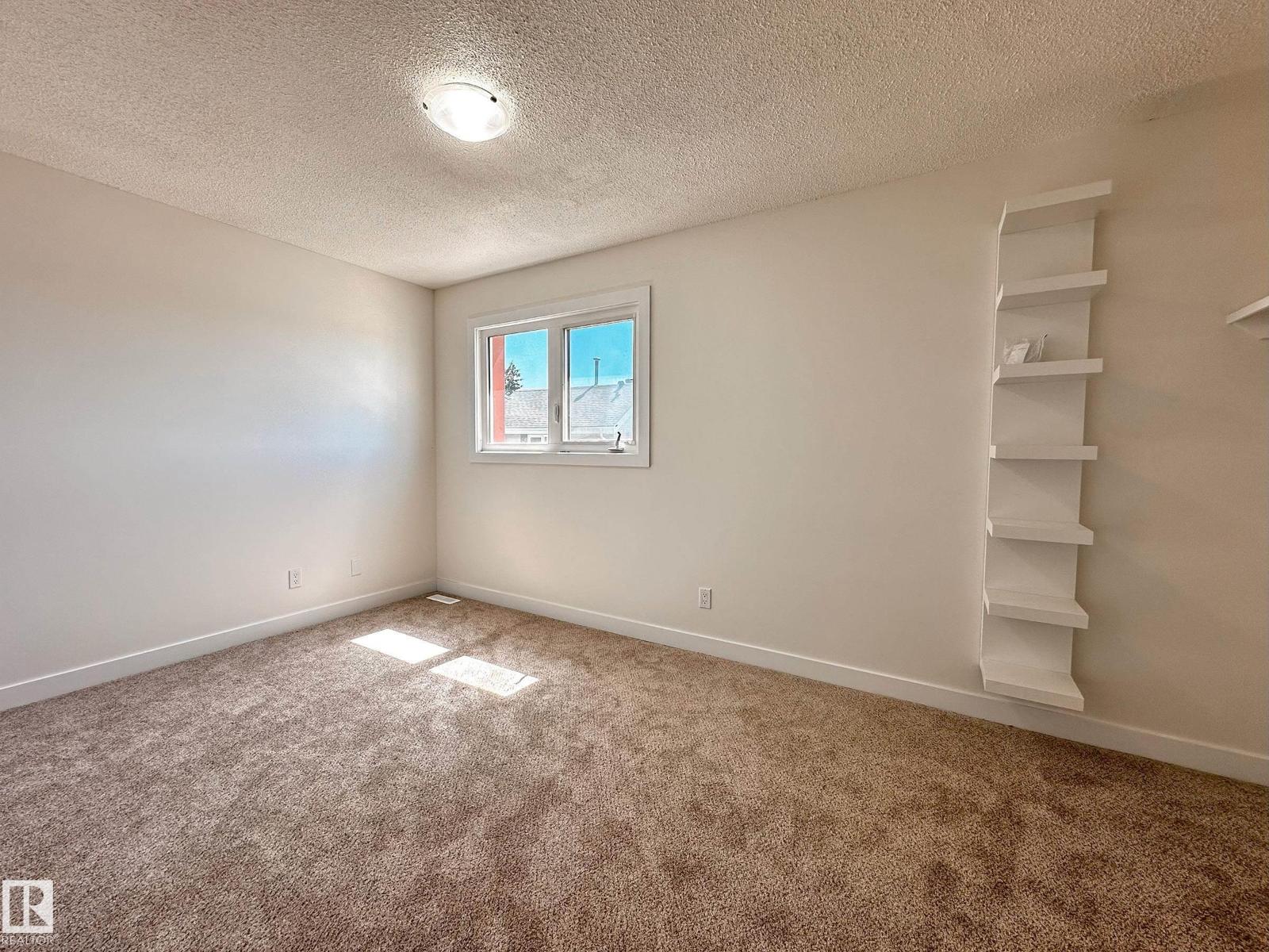 Photo 23 of 6 J Callingwood Co Nw, Edmonton AB