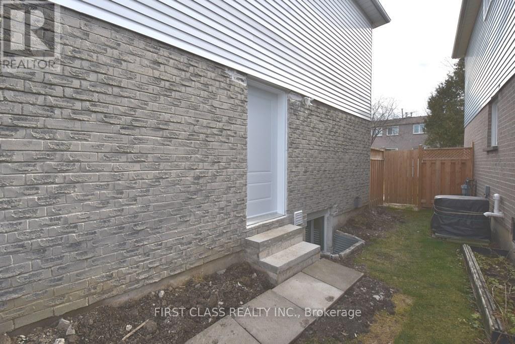 Photo 7 of Bsmt 43 Constellation Crescent, Richmond Hill ON