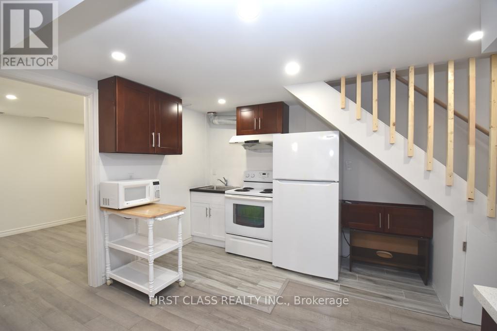 Photo 5 of Bsmt 43 Constellation Crescent, Richmond Hill ON