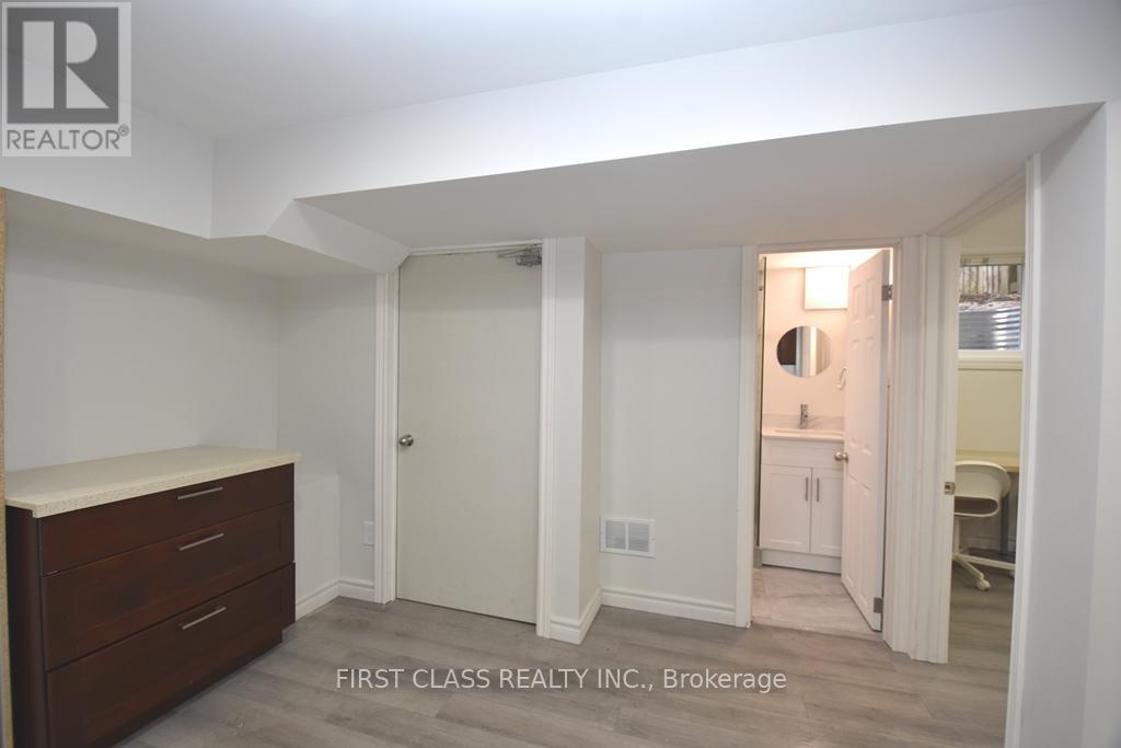 Photo 11 of Bsmt 43 Constellation Crescent, Richmond Hill ON