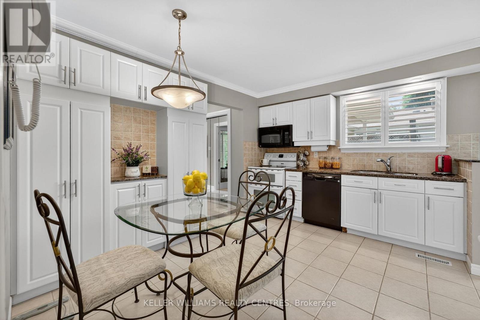 Photo 7 of 54 Devins Drive, Aurora ON