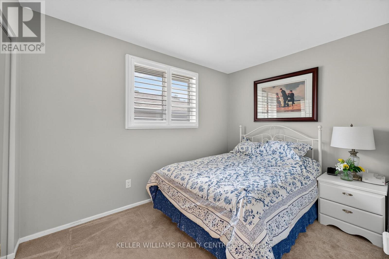 Photo 13 of 54 Devins Drive, Aurora ON