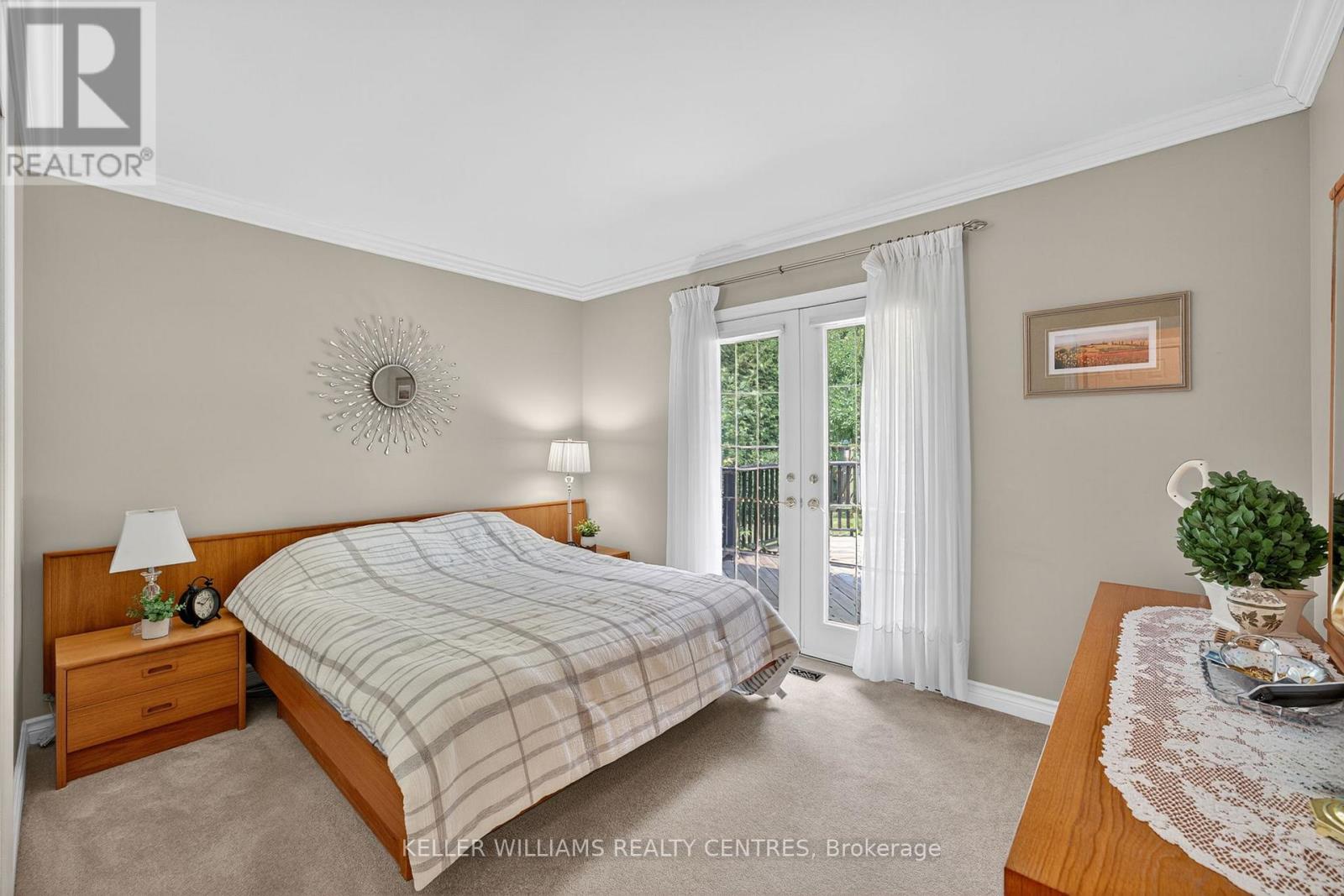 Photo 12 of 54 Devins Drive, Aurora ON