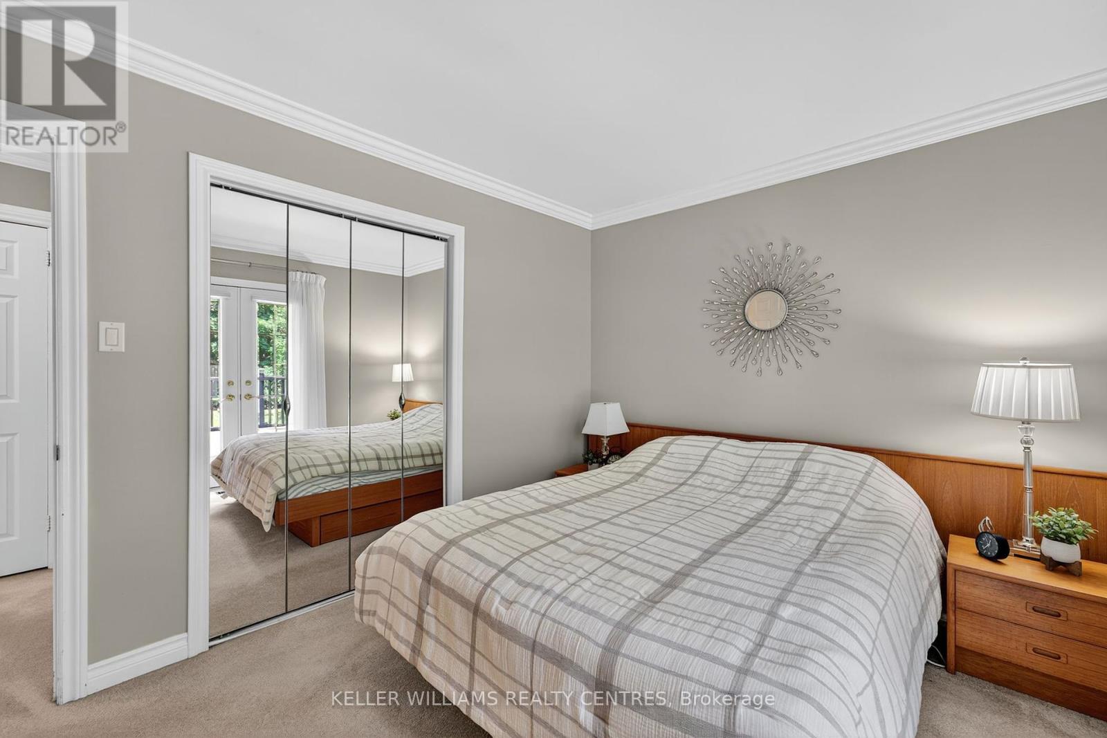 Photo 25 of 54 Devins Drive, Aurora ON