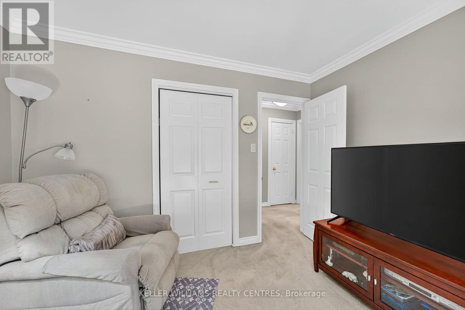 Photo 23 of 54 Devins Drive, Aurora ON